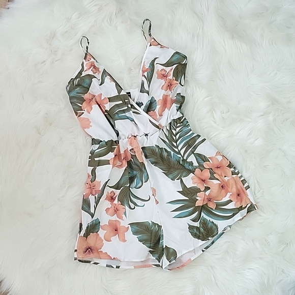 Tropical Floral Romper Silky Material Adjustable Spaghetti Straps Fits M/L NWOT - Picture 3 of 6